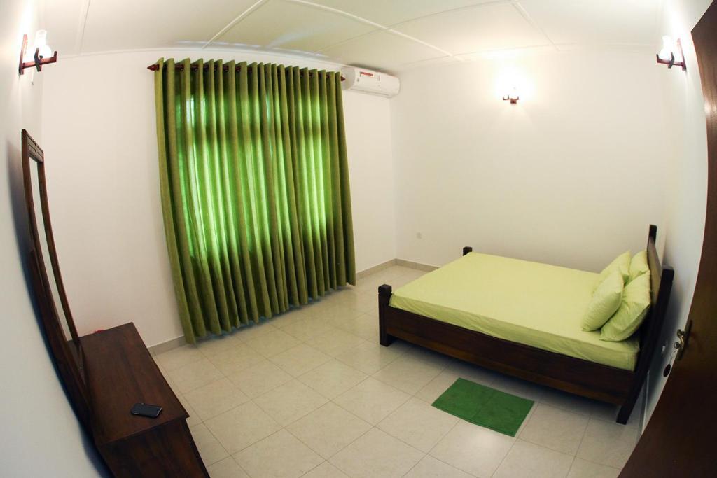 Канди: 12 B Lewella Road, Kandy.