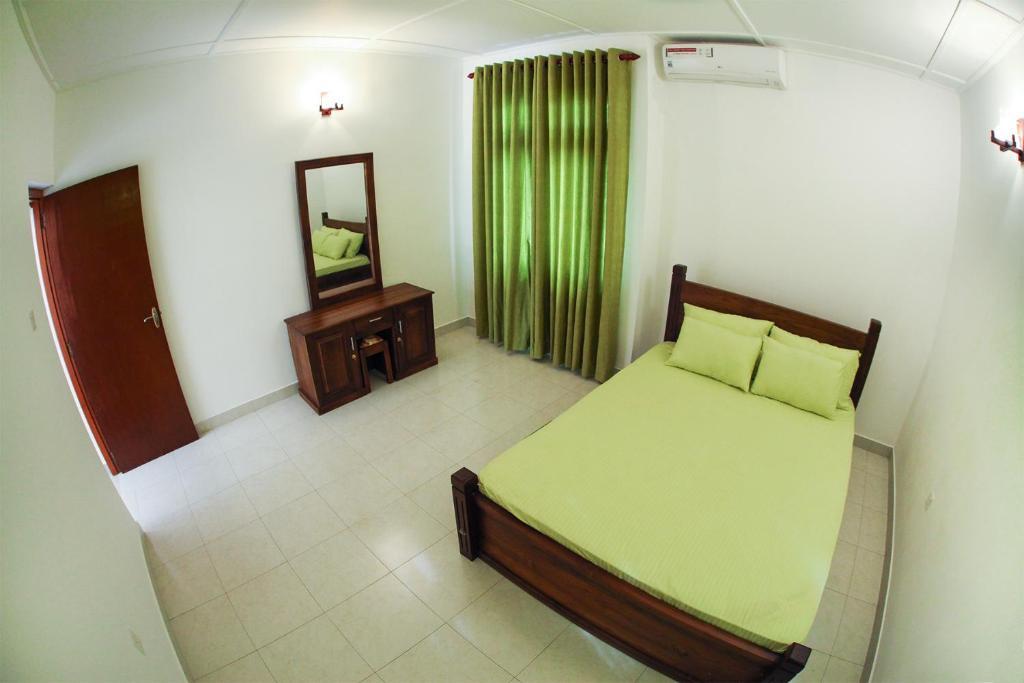 Канди: 12 B Lewella Road, Kandy.
