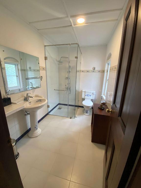 Нувара-Элия: 5-Bedroom Netherleigh Heritage Bungalow by Lake Gregory