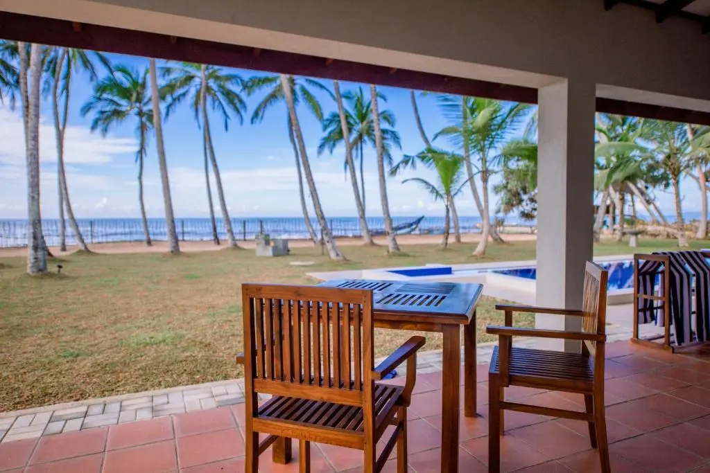 Ранна: Arhimser Villa-superb 4 bedrooms beachfront bb for 8 plus 2 extra beds in Ranna, Tangalle, airport shuttle, BBQ, meals, fully serviced
