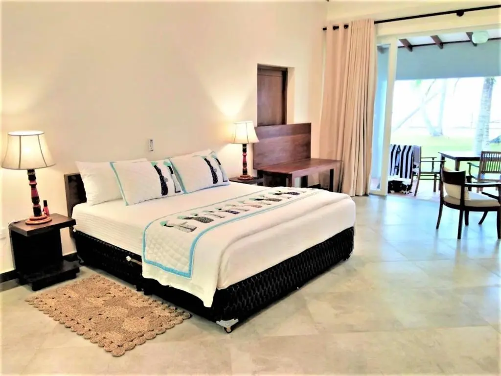 Ранна: Arhimser Villa-superb 4 bedrooms beachfront bb for 8 plus 2 extra beds in Ranna, Tangalle, airport shuttle, BBQ, meals, fully serviced