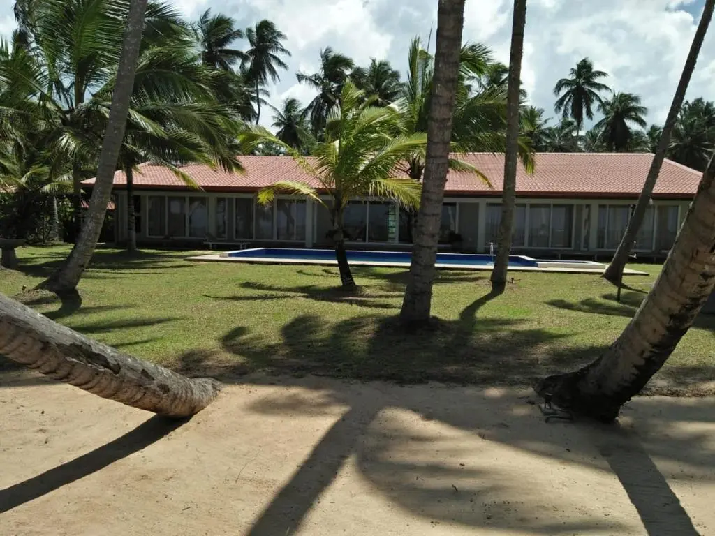 Ранна: Arhimser Villa-superb 4 bedrooms beachfront bb for 8 plus 2 extra beds in Ranna, Tangalle, airport shuttle, BBQ, meals, fully serviced