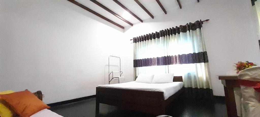 Матара: Isuru Holiday Inn