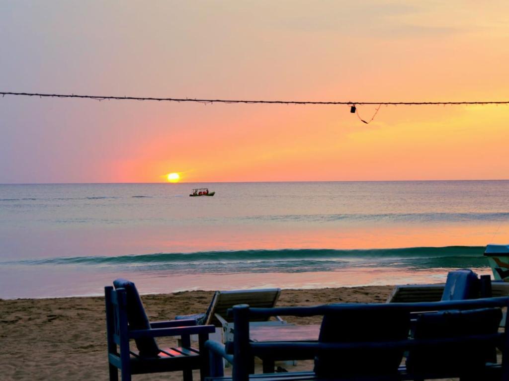Нилавели: Vitamin sea beach hostel