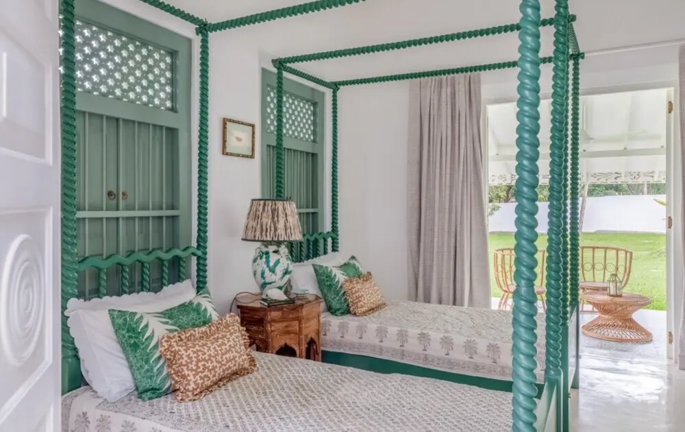 Тальпе: Breathtaking Villa In 02 Acres Of Tropical Walled-in Gardens