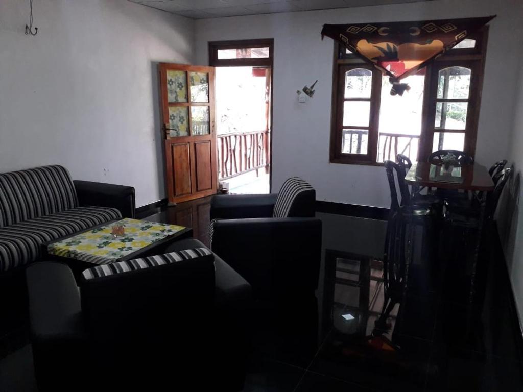 Элла: Aji's Place in Ella
