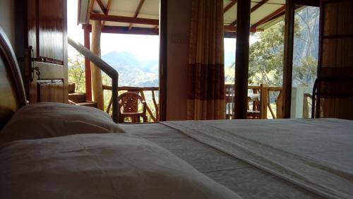 Элла: Mountain Range Cottage