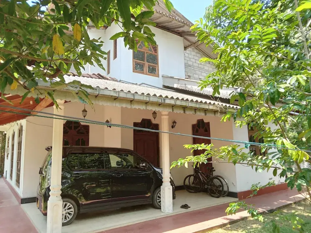 Велигама: Charming 2-bed Apartment in Weligama