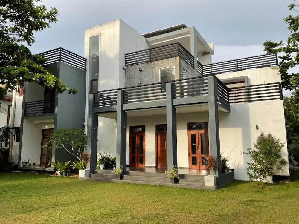 Галле: Spacious Stand-alone 2-bed Villa in Galle