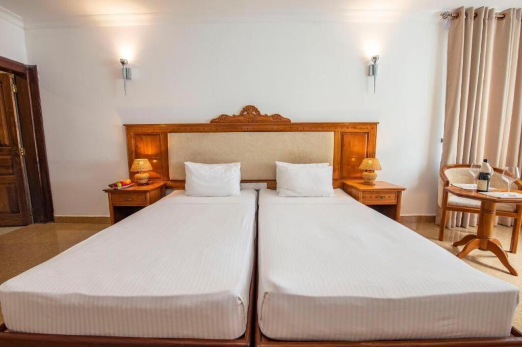 Полоннарува: Отель Hotel Sudu Araliya