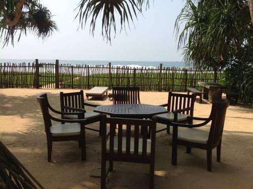 Хиккадува: The Beach House