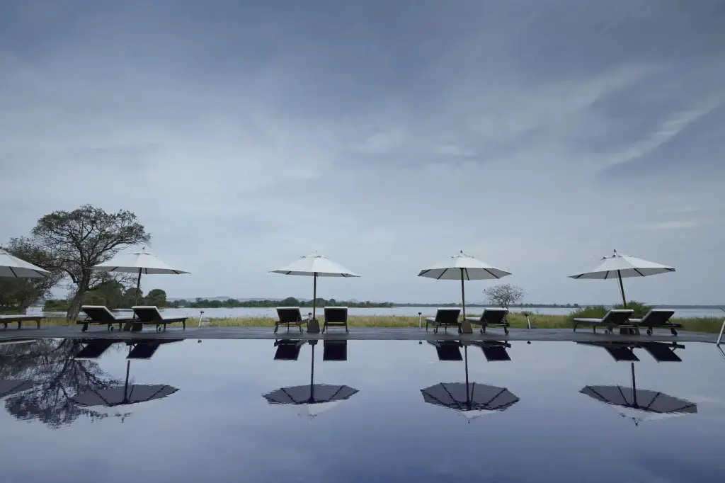 Полоннарува: The Lake Hotel