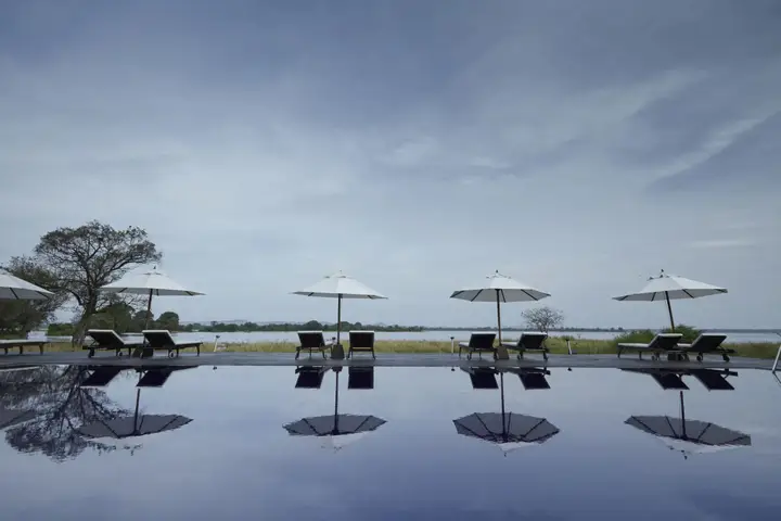 Полоннарува: The Lake Hotel