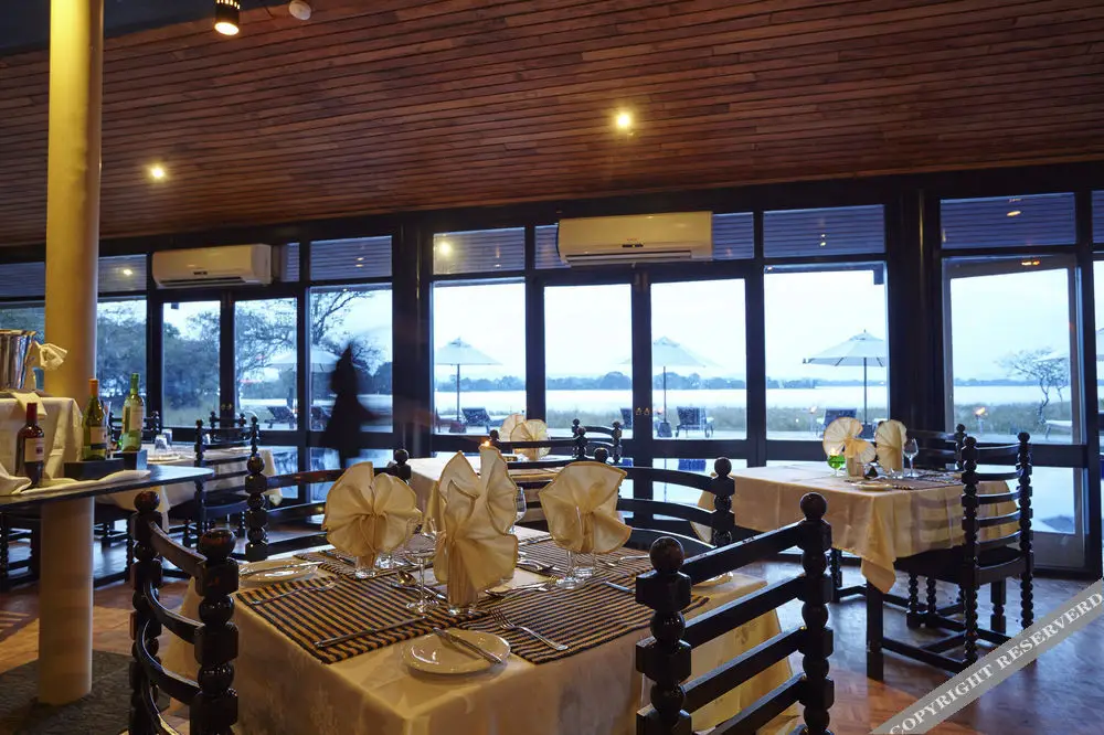 Полоннарува: The Lake Hotel