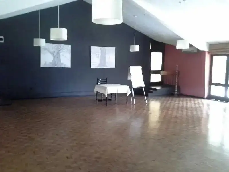 Полоннарува: The Lake Hotel