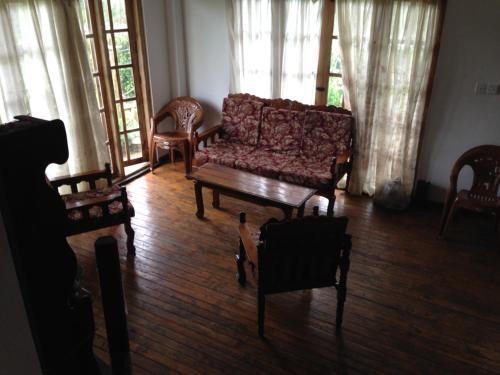 Нувара-Элия: Lake & lake guest house