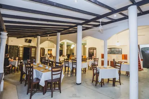 sea view beach resort,unawatuna — фото 1