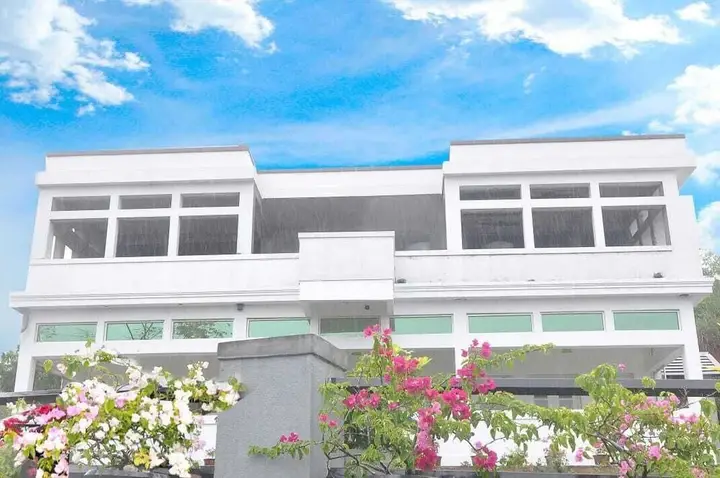 Канди: Rose Hill Bungalow