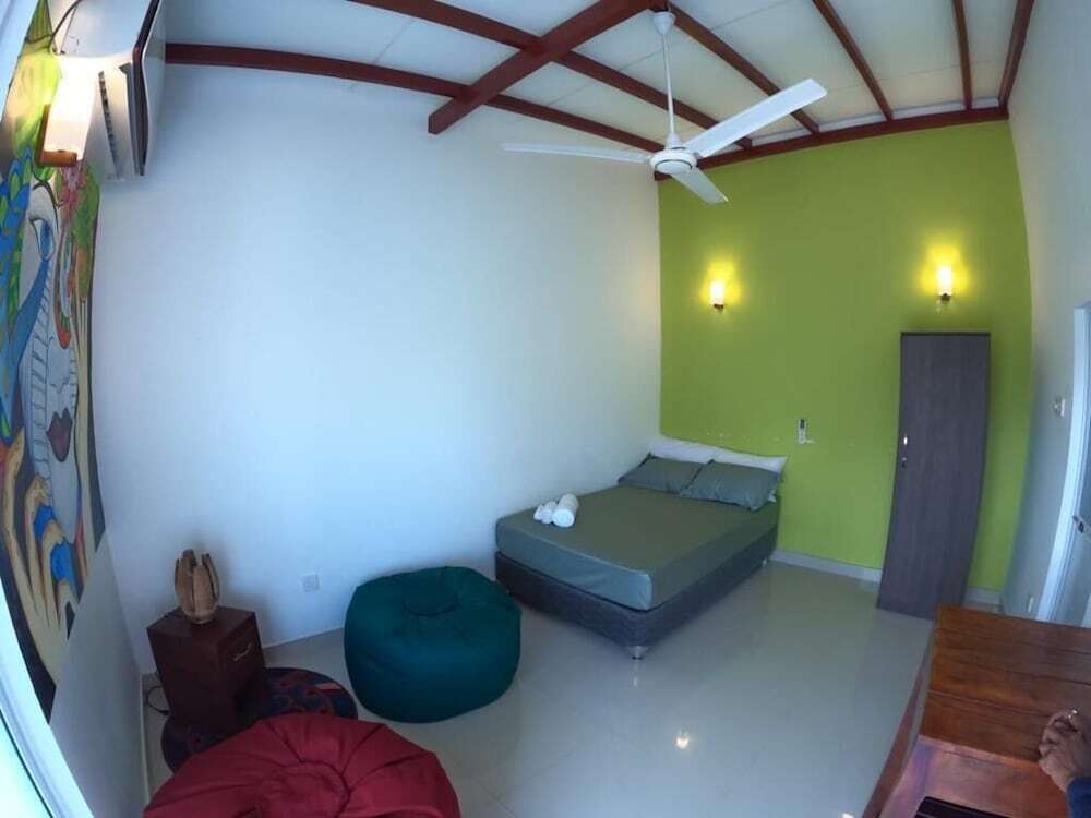 Катунаяке: Unwind Restaurant & Hostel