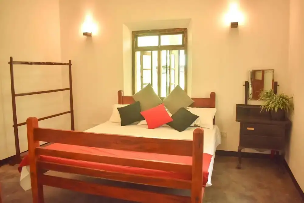 Хиккадува: Charming & Historical 3-bed Bungalow in Hikkaduwa