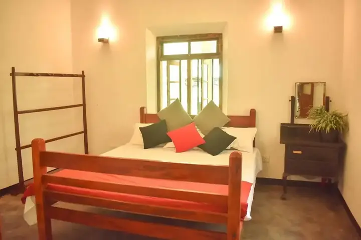 Хиккадува: Charming & Historical 3-bed Bungalow in Hikkaduwa