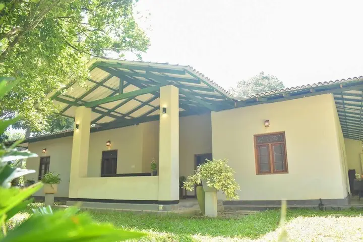 Хиккадува: Charming & Historical 3-bed Bungalow in Hikkaduwa