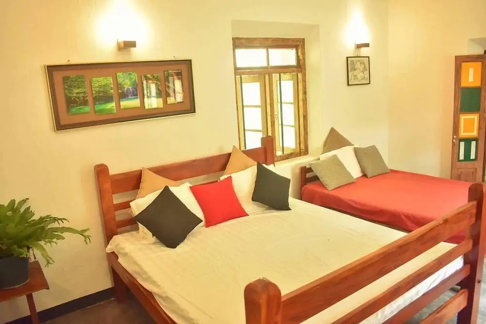 Хиккадува: Charming & Historical 3-bed Bungalow in Hikkaduwa