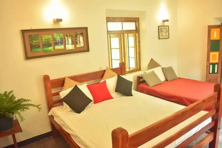 Хиккадува: Charming & Historical 3-bed Bungalow in Hikkaduwa