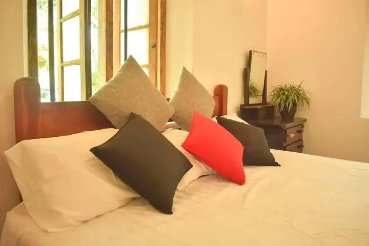 Хиккадува: Charming & Historical 3-bed Bungalow in Hikkaduwa