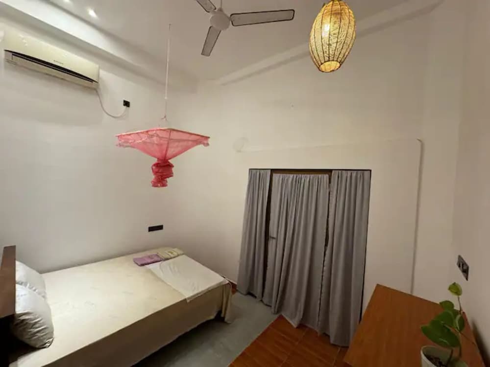 Велигама: Room in Villa - Surf 247 Weligama - Deluxe Double Room With Side Sea View