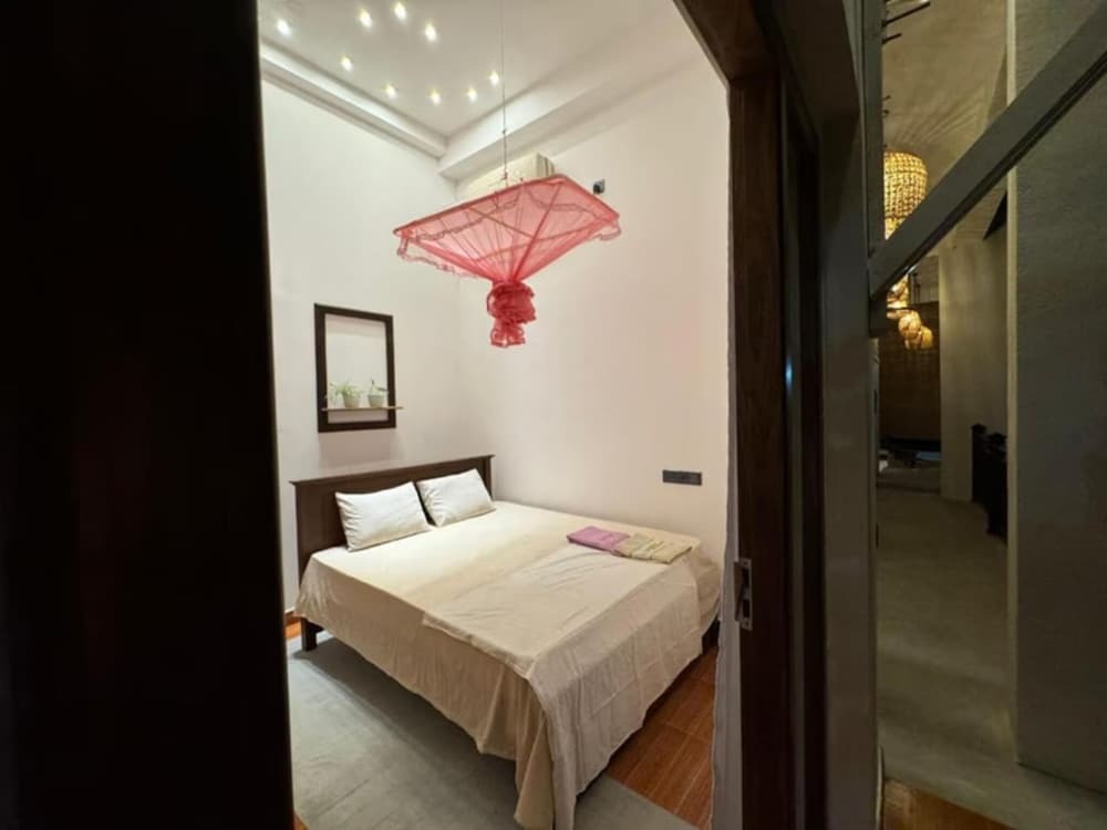 Велигама: Room in Villa - Surf 247 Weligama - Deluxe Double Room With Side Sea View