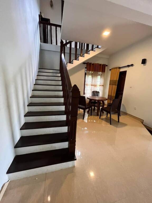 Хинатигала Джанкшен: Impeccable 3-bed House in Unawatuna, Galle