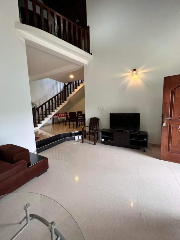 Хинатигала Джанкшен: Impeccable 3-bed House in Unawatuna, Galle