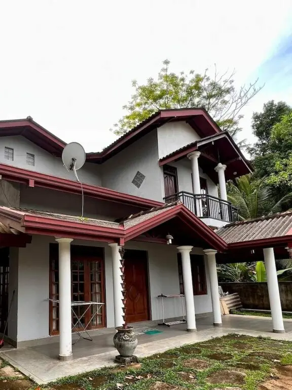 Хинатигала Джанкшен: Impeccable 3-bed House in Unawatuna, Galle
