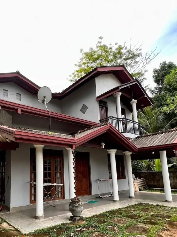Хинатигала Джанкшен: Impeccable 3-bed House in Unawatuna, Galle