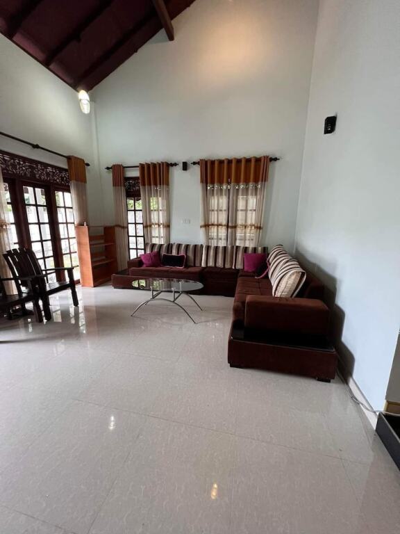 Хинатигала Джанкшен: Impeccable 3-bed House in Unawatuna, Galle