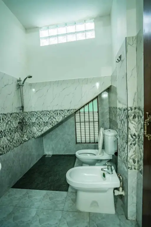Канди: Spacious 4-bed Apartment in Katugastota
