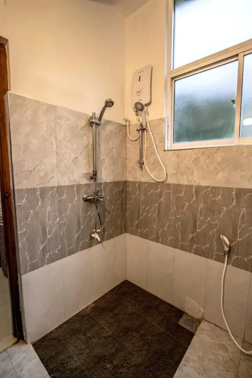 Канди: Spacious 4-bed Apartment in Katugastota