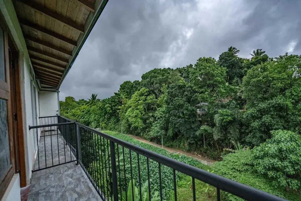 Канди: Spacious 4-bed Apartment in Katugastota