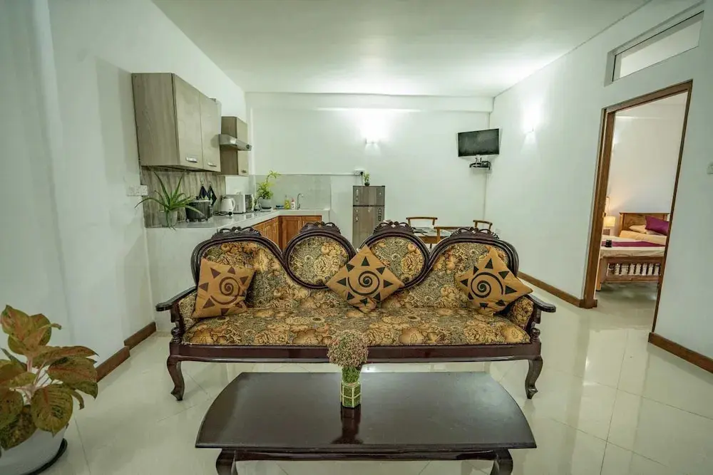 Канди: Spacious 4-bed Apartment in Katugastota