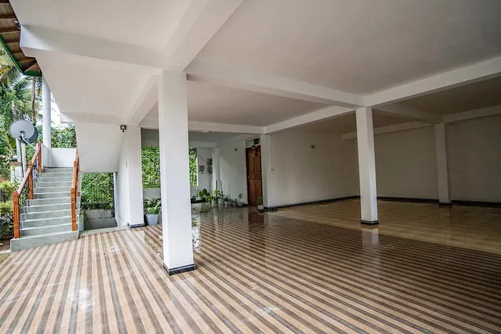 Канди: Spacious 4-bed Apartment in Katugastota
