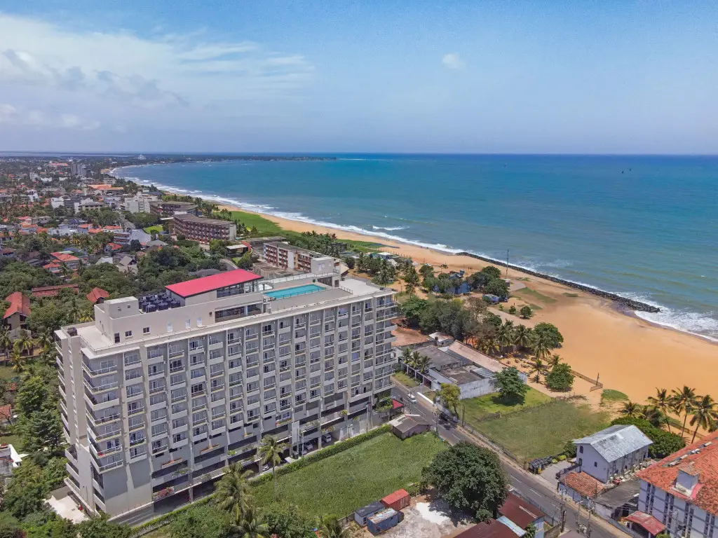 Отель Corundum Breeze Negombo — фото 1