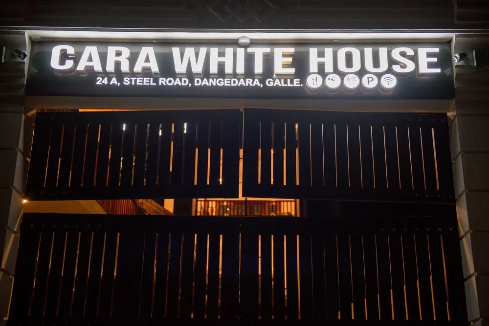 Галле: Cara White House