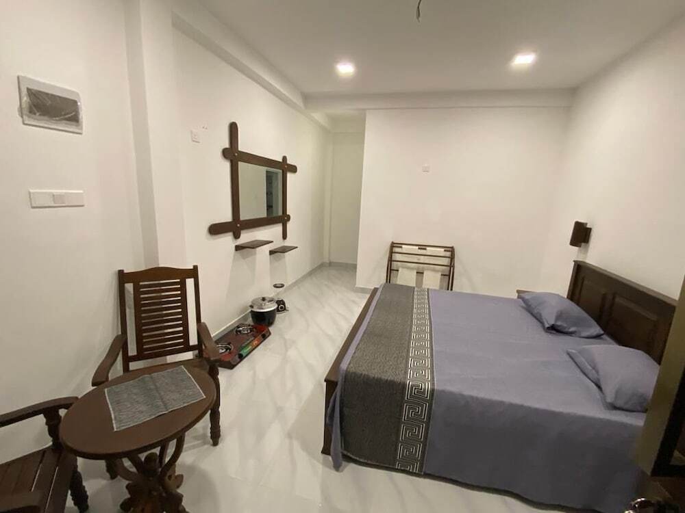 Диквелла: Ibeeza Motel