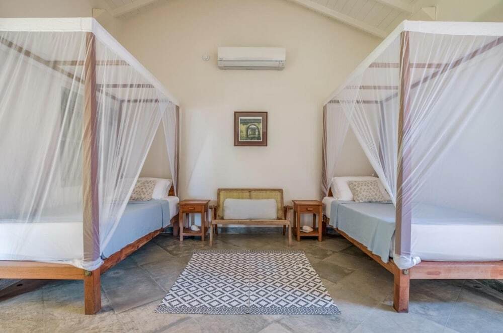 Велигама: Elevated Family Beach Villa Overlooking Surf Break