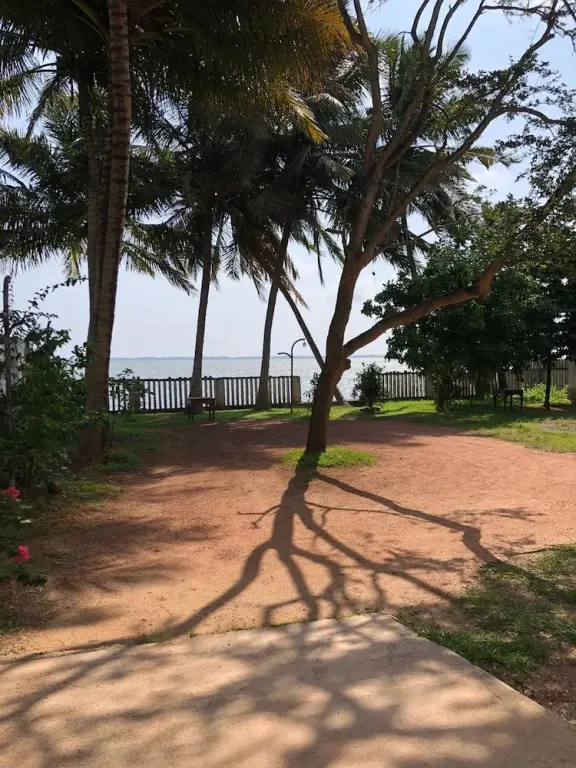 Катунаяке: Lagoon Waves