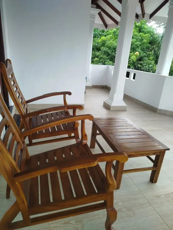 Негомбо: Cosy White Palace