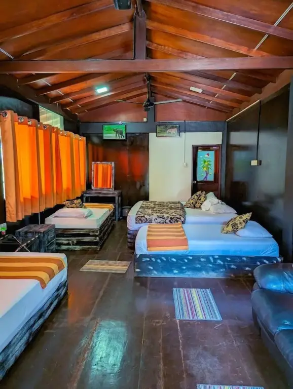 Элла: Ella Deck Resort