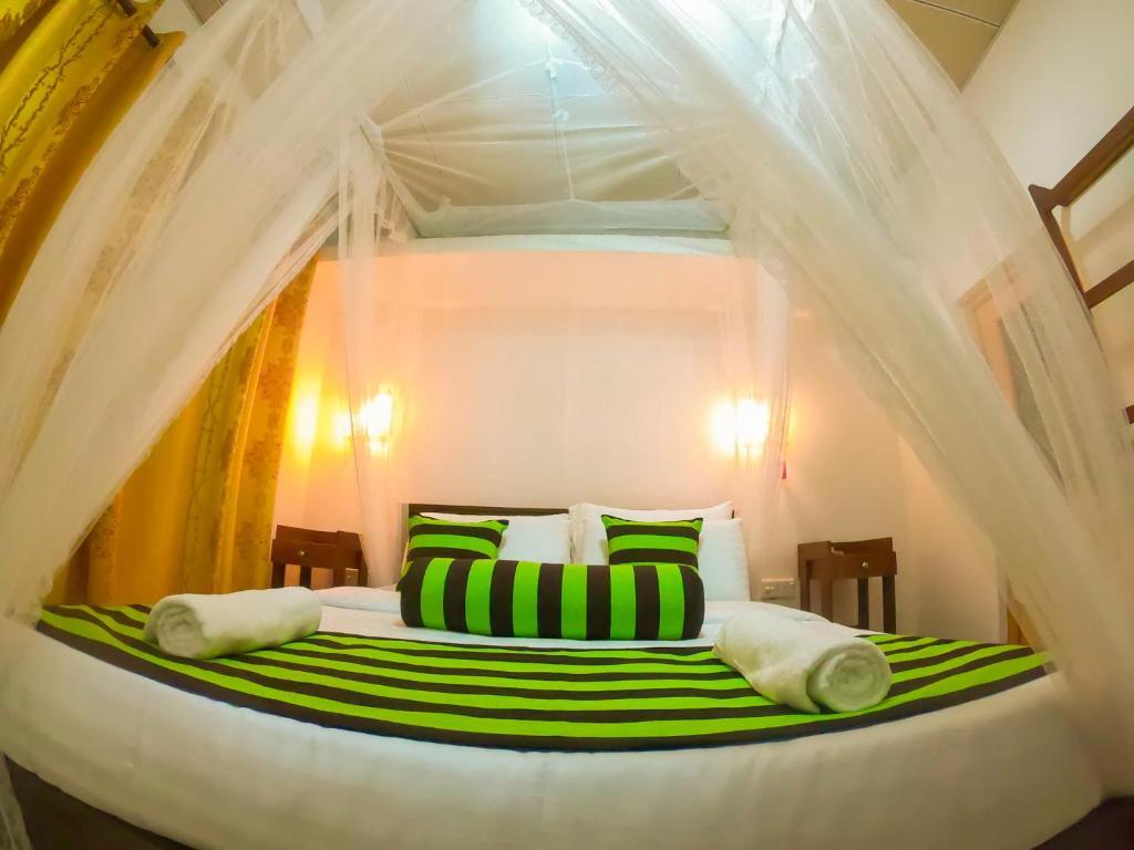 Элла: Ritz inn Ella