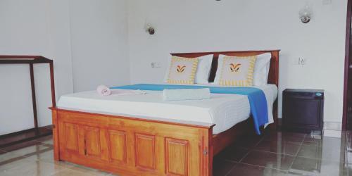Элла: Vantage Hotel